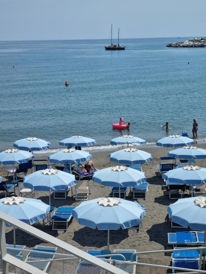 Albergo Stella Di Mare Lavagna Kültér fotó